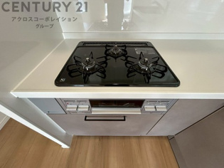 多数の調理器具を同時に使用でき、料理の効率化が可能。省エネで節約になり、様々な料理スタイルに適応できます。また、火力調整が独立しており、手入れや掃除もしやすく、今よりもっとお料理が楽しくなるかも。
