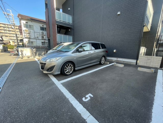 リブリ・蛍池の駐車場