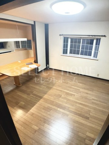 【居間・リビング】 | 上地4丁目戸建 | リビングです