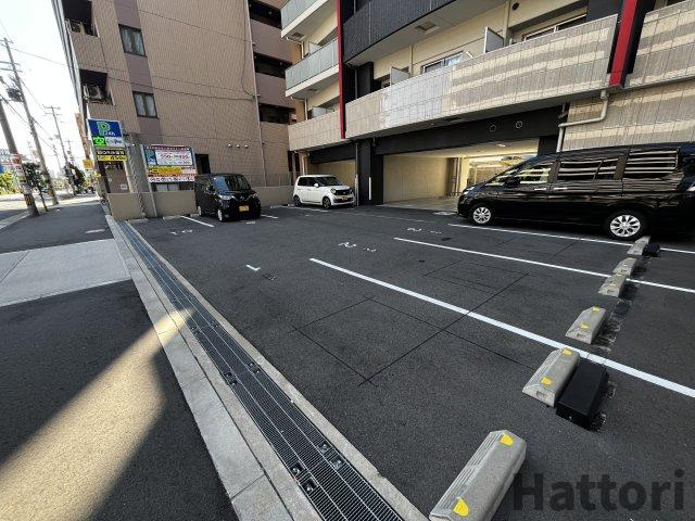 セレニテ三国プリエの駐車場