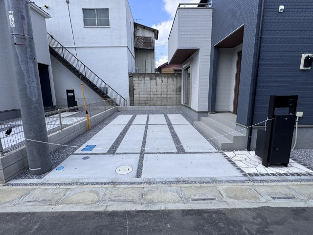 三郷市鷹野４丁目新築戸建【鷹野小学校：9分】の駐車場|6号棟駐車スペース・並列2台駐車可