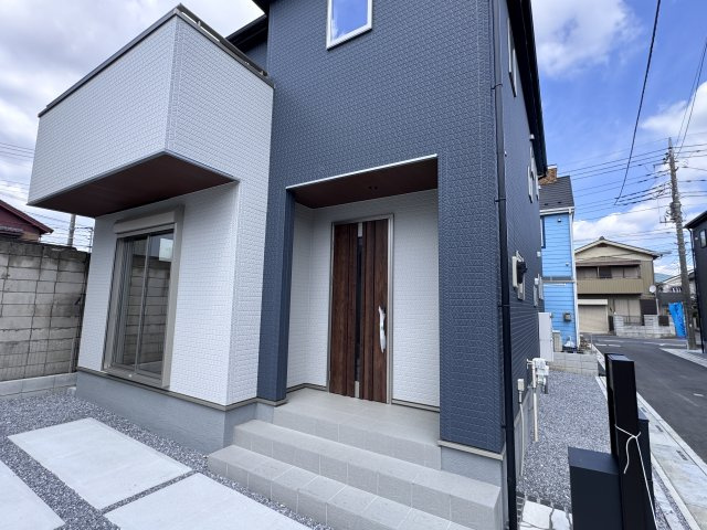 三郷市鷹野４丁目新築戸建【鷹野小学校：9分】のエントランス|エントランス・玄関ポーチ