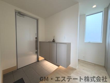 東諸県郡国富町大字木脇　中古住宅（未入居）（B号棟）の玄関
