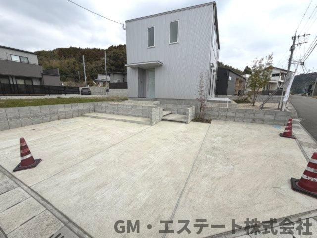 東諸県郡国富町大字木脇　中古住宅（未入居）（B号棟）の駐車場