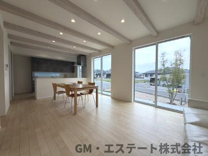 東諸県郡国富町大字木脇　中古住宅（未入居）（B号棟）の居間・リビング