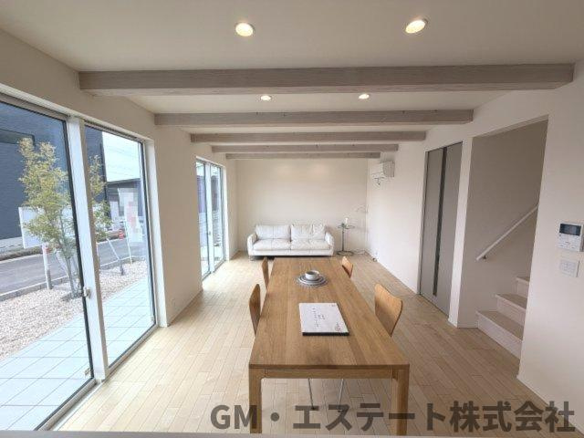 東諸県郡国富町大字木脇　中古住宅（未入居）（B号棟）の居間・リビング