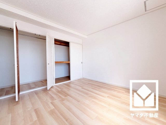 コボリクラスタ西宮北口の子供部屋|1日の疲れを癒す浴室でゆったりリフレッシュ。ナチュラルな木目調のアクセントパネルは落ち着いた雰囲気を演出してくれます。