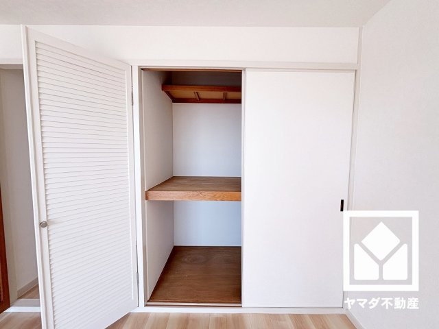コボリクラスタ西宮北口の収納|6階建て5階部分で前面に視界を遮る高い建物がなく、開放的な景色が広がります。