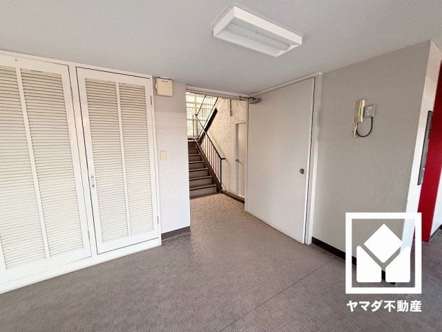 コボリクラスタ西宮北口のロビー|全居室に窓がございます。明るい陽光がたっぷり差し込む心地よい生活空間です。