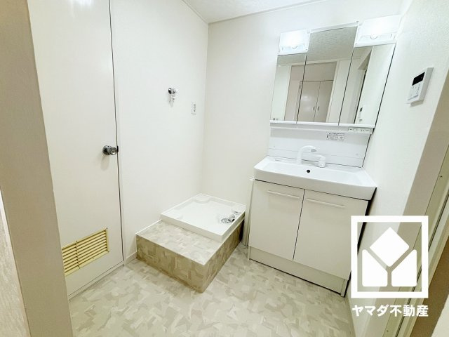 コボリクラスタ西宮北口の脱衣所|明るく清潔感溢れるトイレです。
