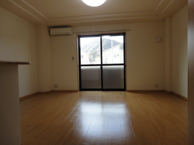 パストラル・ヴィラージュの設備|リビング(エアコン・照明)