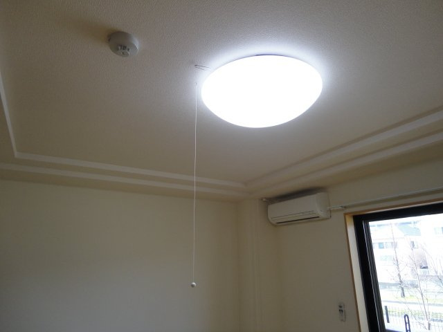 パストラル・ヴィラージュの設備|エアコン・照明器具(LDK)