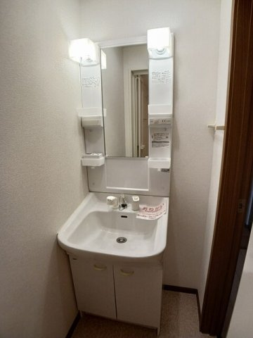 ヴァレ谷上の洗面所|スペースが確保できる洗面所です