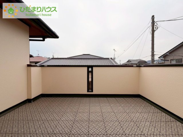 日立市東金沢町5丁目　中古戸建のバルコニー|広々としたバルコニーは、大量の洗濯物を干しても余裕！お布団だって、家族全員分をいっきに干せますね(^O^)