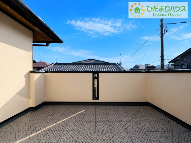 Grace Living 日立｜東金沢町5丁目　中古戸建のバルコニー|広々としたバルコニーは、大量の洗濯物を干しても余裕！お布団だって、家族全員分をいっきに干せますね(^O^)