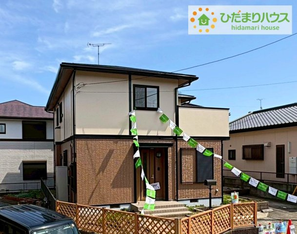 日立市東金沢町5丁目　中古戸建の外観|新しい住まいに集う家族の温かさと陽光の暖かさ、楽しい毎日と明るい未来を予感させる「空間が織り成すひとつ先の住み心地」を演出します。													