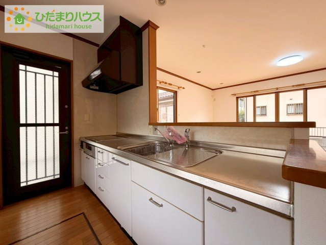 Grace Living 日立｜東金沢町5丁目　中古戸建のキッチン|キッチンに勝手口があり、家事動線が良い間取りです！