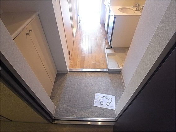 エステムコート神戸ハーバーランド前3コスタリティの玄関