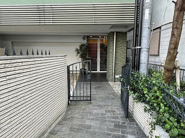 STELLA LUCE北野坂のエントランス