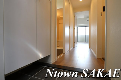 【玄関】 | Lives Residence Sako | 収納もある玄関です