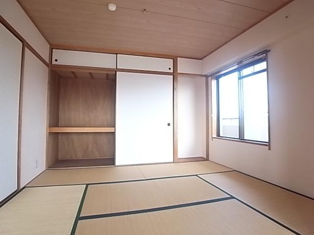 レジェンダリー小松の居間・リビング