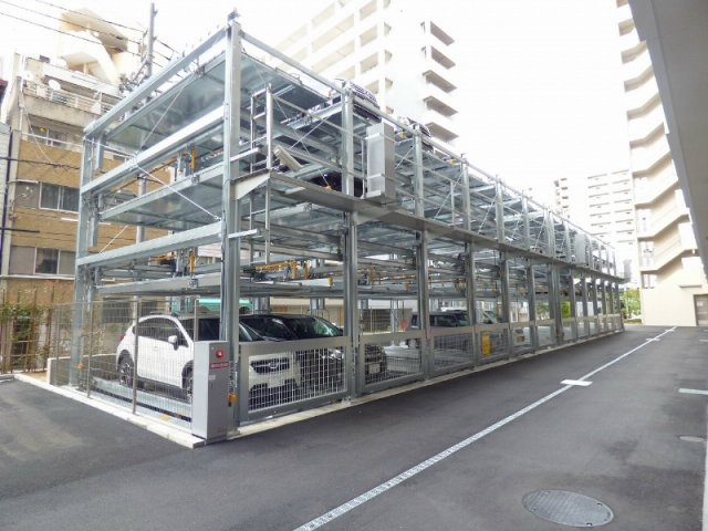 プレミスト神戸ハーバーレジデンスの駐車場