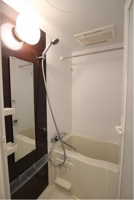 ブレシア新御徒町の浴室