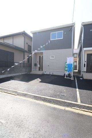 諏訪野町新築戸建の外観|駐車場２台