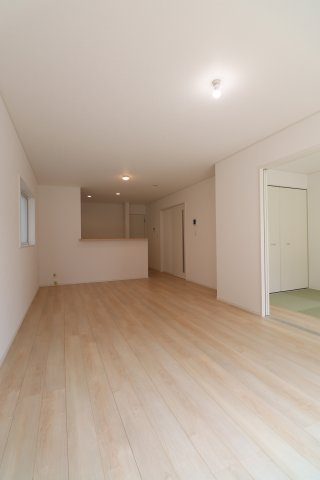 諏訪野町新築戸建の居間・リビング