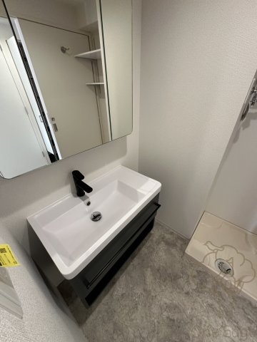 セレニテ新大阪アリエの洗面所