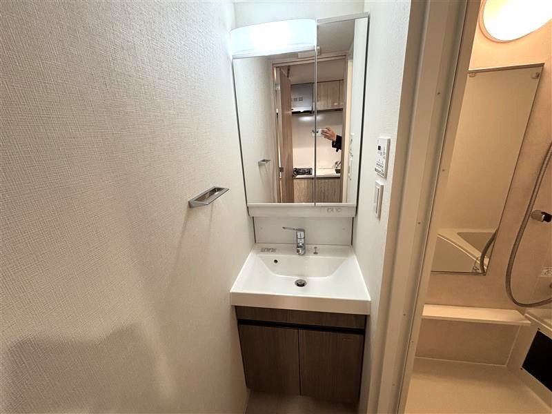 ドゥーエ新横浜の洗面所|別部屋の参考写真となります