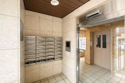 【エントランス】 | フローレンスパレス左近山　専用庭付きの人気の1階部分/2019年4月リフォーム済