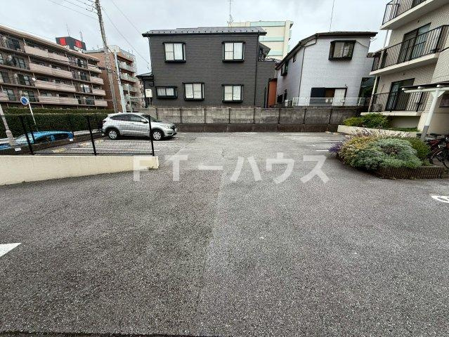 ツインマンションパートⅠの駐車場