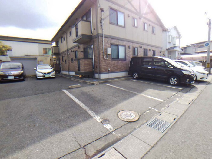 スターハイツ・あおい105の駐車場