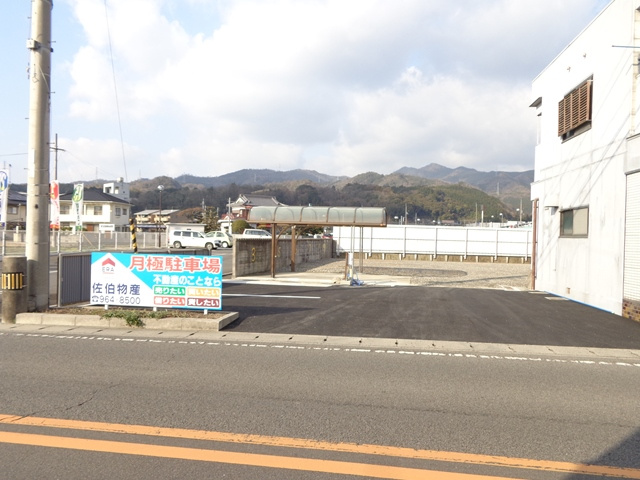アカデミア横河原の駐車場|隣に月極め駐車場あります☆