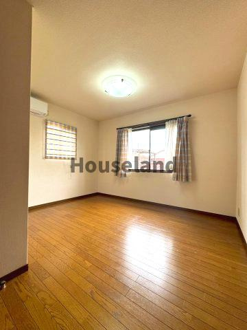 加納戸建の洋室