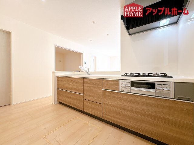 [新築住宅] 鴻巣市東 第4 全4棟のキッチン|見栄えもよくお手入れもスムーズに出来ます。豊富な収納力もございますので、キッチンスペースをスッキリとお使い頂けそうです。