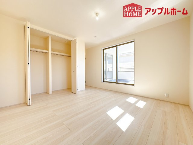 [新築住宅] 鴻巣市東 第4 全4棟の洋室|２階居室は全室収納あり！たっぷりある収納活用でお部屋もキレイを保てます♪