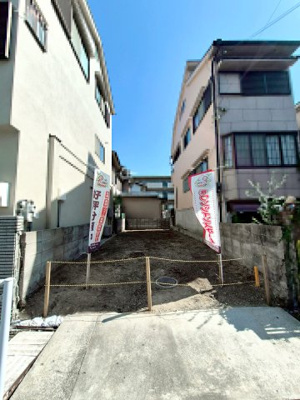 【外観】 | 尼崎市南武庫之荘3丁目、新築戸建て♪ | 【現地写真】
前面道路約6.8ｍ♪
スーパーや薬局、病院、公園など徒歩約6分圏内！