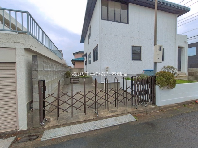 祝成約　八王子市　めじろ台　中古戸建の駐車場|～仲介手数料無料☆八王子ひなた不動産～八王子市めじろ台　中古戸建