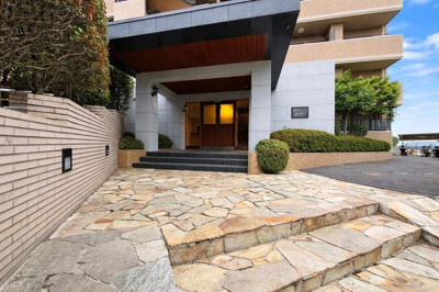 【エントランス】 | クレストフォルム市ヶ尾南　フルRenovation物件/3LDKで広々空間 | ◆管理体制良好なマンションです。清潔感のあるエントランスに開放感のある住環境。