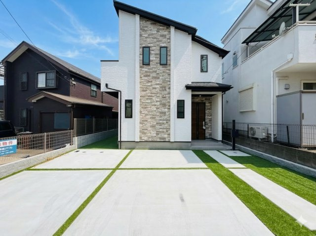 戸塚区前田町　新築戸建ての外観|◆一戸建てを中心とした街並みが整然と続き、周辺は高い建物が建っていないので、緑の多い閑静な趣を感じる環境です。街並みや周辺環境も重要なポイントです！！