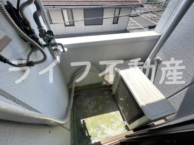 シャトレ小阪のバルコニー|開放的で明るい空間を演出してくれるバルコニーです