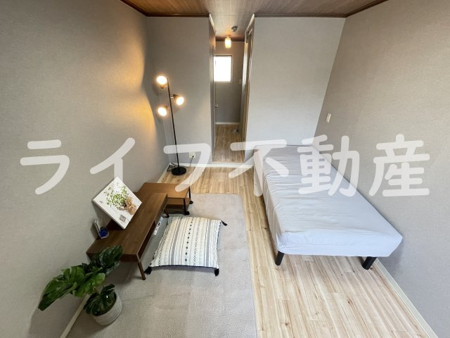 シャトレ小阪の洋室|ゆったりした洋室です