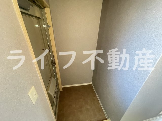 シャトレ小阪の玄関|シンプルで使いやすい玄関です