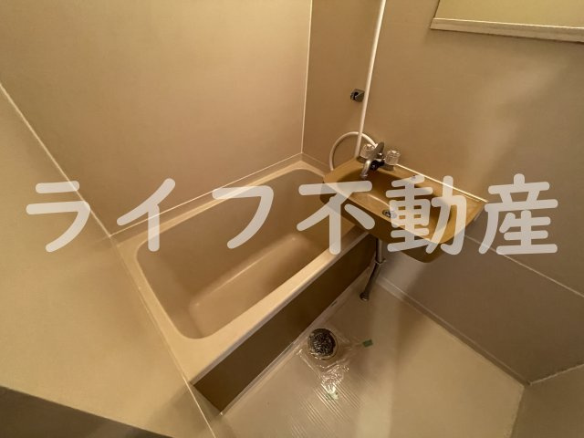 シャトレ小阪の浴室|落ち着いた空間のお風呂です
