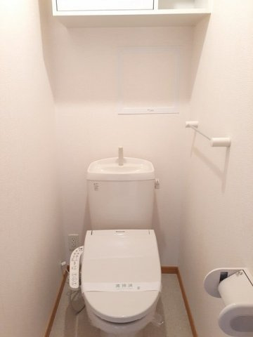 ブローテⅡのトイレ|ゆったりとした空間のトイレです