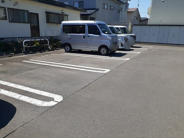 マルシェＦの駐車場|駐車場があります