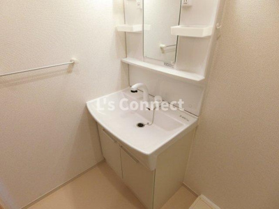 【洗面所】 | ヴィジュラＡ | 朝の支度もスムーズな独立洗面台。