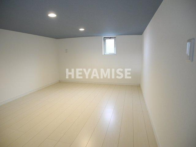 デ・クメール西小路の居間・リビング